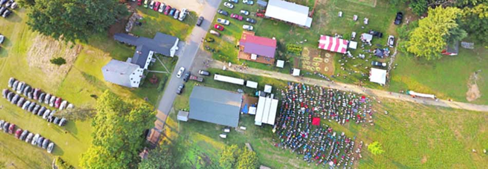 Drone picture of concert at Savage Oakes Vineyard & Winery